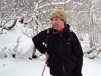 portrait de Jean-Marc Cotta, lors d'une randonnée raquettes à neige