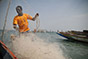 Pêcheur au filet, archipel des Bijagos, Guinée-Bissau